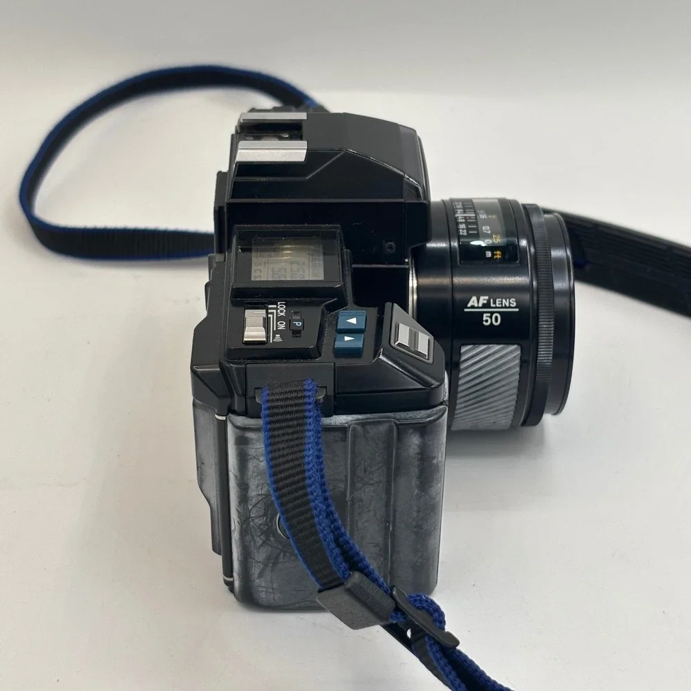 Minolta Maxxum 7000 35mm SLR Film Camera with 50mm f1.7 Lens and 2800 AF Flash